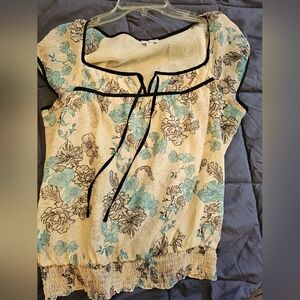 Apt. 9 Cream and Blue Floral Blouse